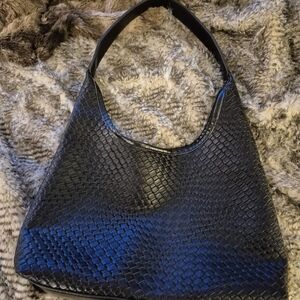 Elegant Black Woven Women's Bag BV Look A Like 😁